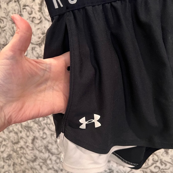 Under Armour women's play up shorts, size medium - Picture 4 of 5